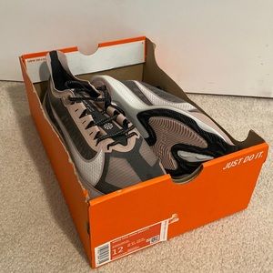 NEW/NEVER WORN: Nike Women’s Nike Zoom Gravity in black/platinum tint